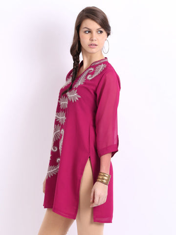 Aneri Women Magenta Embroidered Kurta
