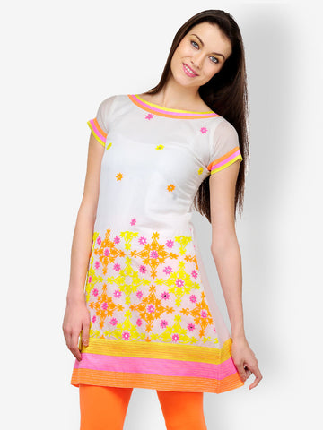 Aujjessa Women Off-White Embroidered Kurta
