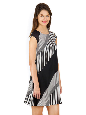 Calgari Black &amp; White Printed Shift Dress