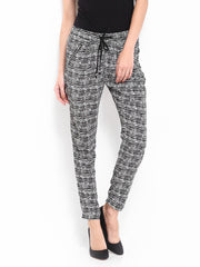 DressBerry Women Black &amp; Off-White Printed Trousers