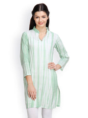 Famous by Payal Kapoor Women White &amp; Green Kurti