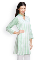 Famous by Payal Kapoor Women White &amp; Green Kurti