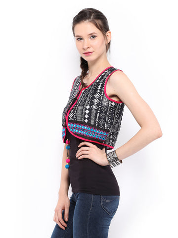 Mirage Women Black &amp; White Printed Shrug