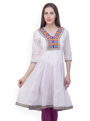 Paislei Women White Printed Kurta