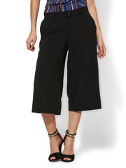 Sisley Women Black Cropped Trousers